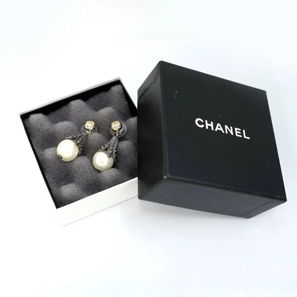 CHANEL CC Logos Pearl Dangle Stud Earrings Silver Gold Tone 03P Auth w/Box